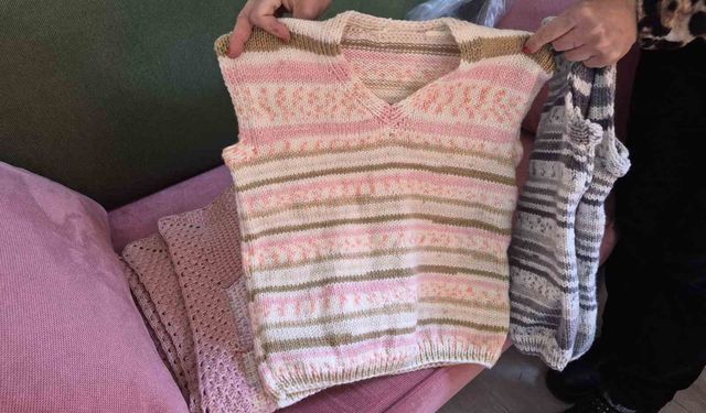 Kadınların ördüğü bebek kıyafetleri ihtiyaç sahibi ailelere hediye ediliyor