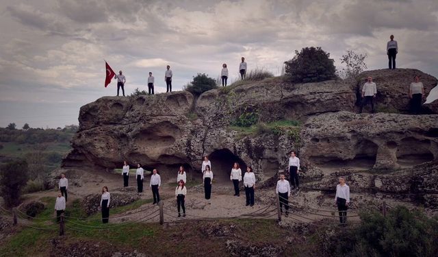 Samsun'da 'Çanakkale Şehitlerine' şiiri çok sesli koro ile seslendirildi