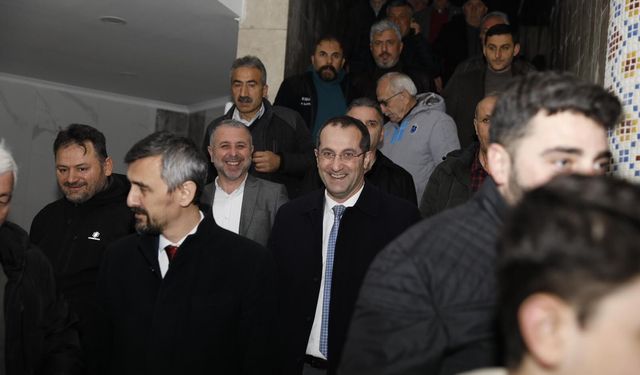 Teravih Sonrası Mahalle Mahalle Buluşuyorlar: Başkan Ekim Vatandaşla Sahada