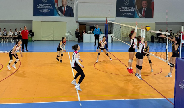 Akçaabat Belediyespor Voleybolda 2. Lig Final Grubunda