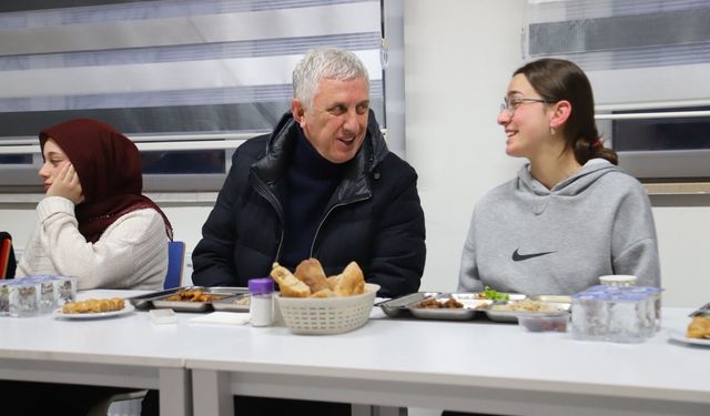 Başkan Sarıalioğlu Öğrencilerle İftarda Buluştu, Fındıkoba’da Teravihe Katıldı