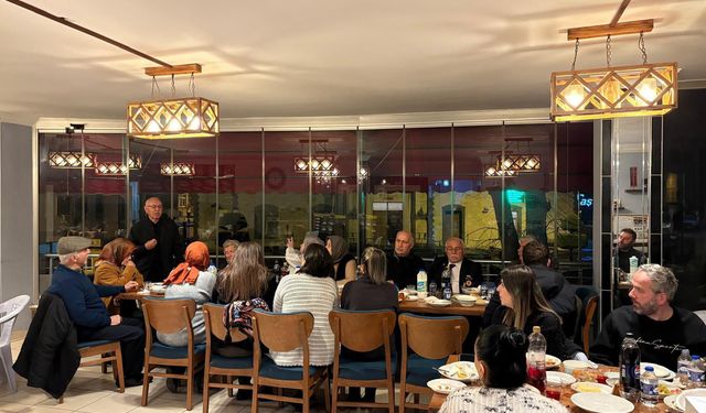 İYİ Parti Beşikdüzü İlçe Teşkilatı tarafından düzenlenen geceoe şehit aileleri ve gaziler bir araya geldi