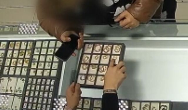 Samsun'da kuyumcudan hırsızlık güvenlik kamerasıyla görüntülendi