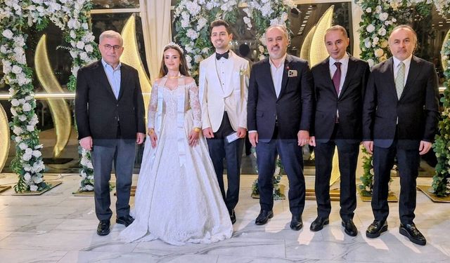 İstanbul’da Görkemli Düğün! Bayraktar ve Kaplan Aileleri Bu Mutlulukta Buluştu