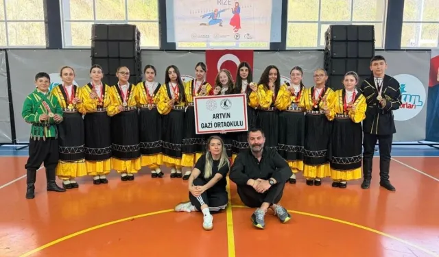 Halkoyunları ekibi Türkiye finalinde