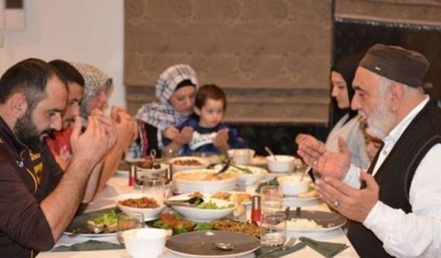 Ramazan’da Sağlıklı Beslenmenin Şifreleri: Uzmandan Önemli Uyarılar