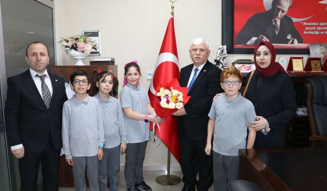 Of’ta 23 Nisan’da makamlar çocuklara devredildi