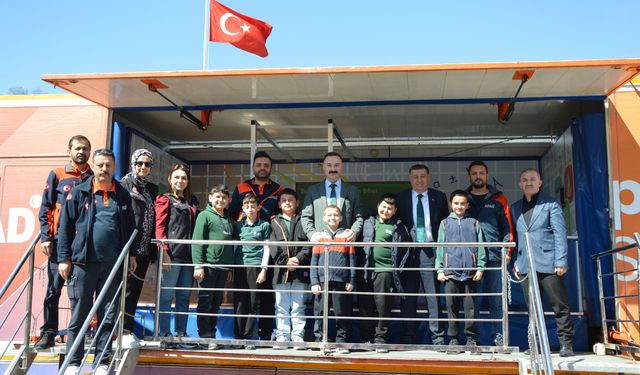 Deprem simülasyon tırı ile Havza'da deprem eğitimi verildi