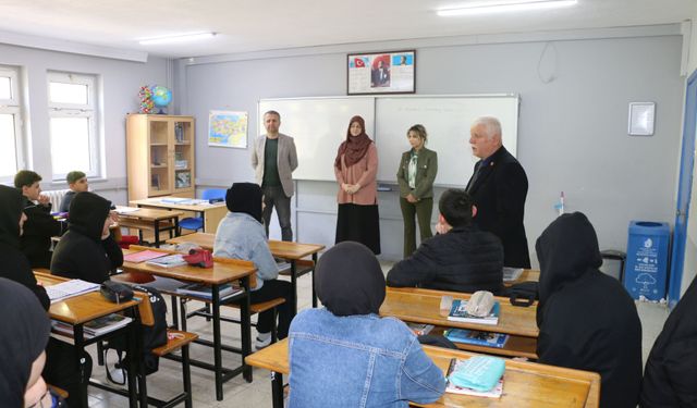 Of İlçe Milli Eğitim Müdürü Kabahasanoğlu okul ziyaretlerinde bulundu