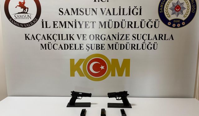 Samsun'da eşyaların arasına gizlenmiş 2 ruhsatsız tabanca bulundu