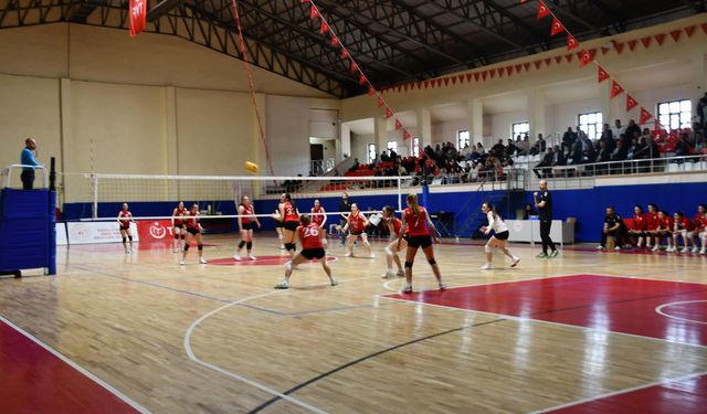 Samsunspor ile Vezirköprü GSİM arasında dostluk maçı yapıldı