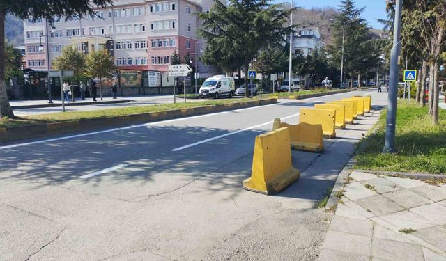 15 Temmuz akşamından kalma beton bloklar kaldırılmayı bekliyor
