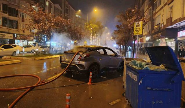 Babasıyla tartıştı, park halindeki aracı yaktı