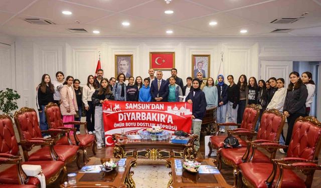 Başkan Kurnaz, Diyarbakırlı öğrencileri ağırladı