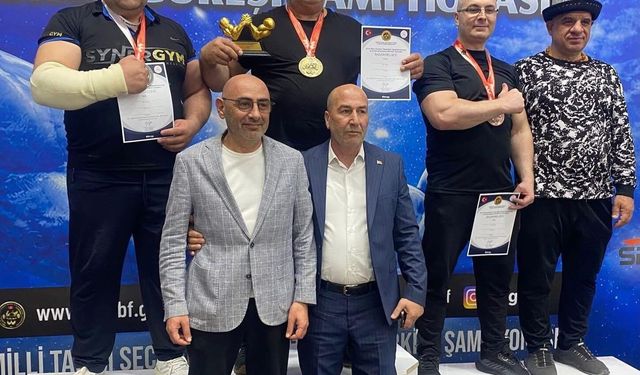 Bayburtlu sporcular Yalova'dan 2 şampiyonlukla döndü