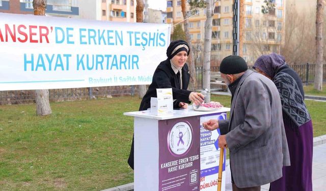 Bayburt'ta Kanser Haftası kapsamında bilgilendirme standı açıldı