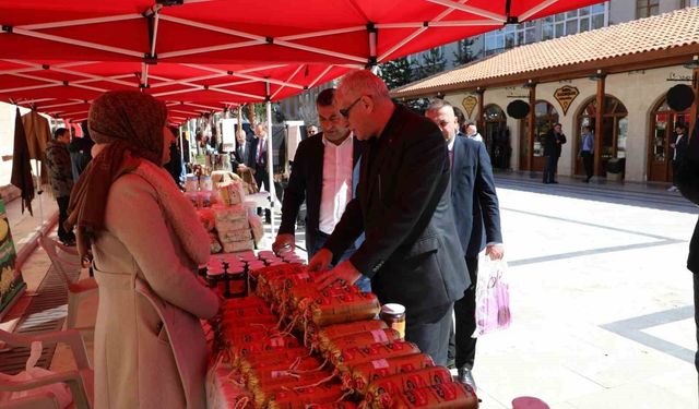 Bayburt'ta yöresel ürün stantları açıldı