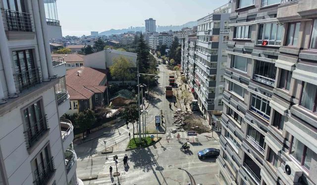 İstiklal Caddesi'nde asfalt ve kaldırım çalışmalarına başlandı