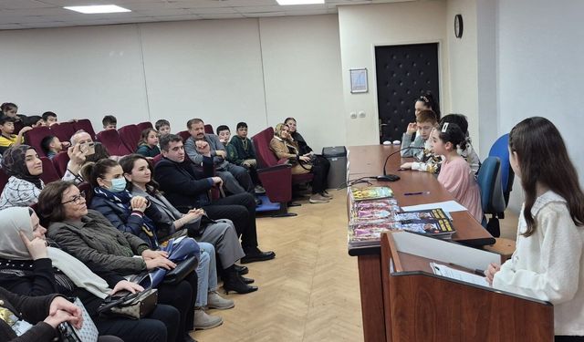 Minik yazarlardan büyük davranış: Kitaplarını sattılar, köy okuluna umut oldular