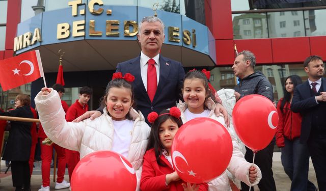 Yomra’da 23 Nisan Coşkusu Taştı! Çocuklar Bayramı Şenlik Gibi Kutladı