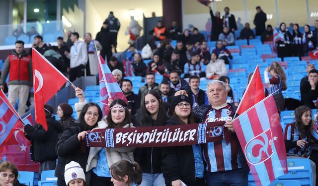 Trabzonspor taraftarı Papara Park'ta gövde gösterisi yaptı