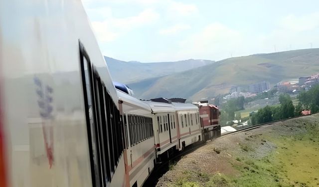 İsrail ordusundan İran'a yeni saldırı uyarısı: 'Trenlerden 21.00'e kadar uzak durun'