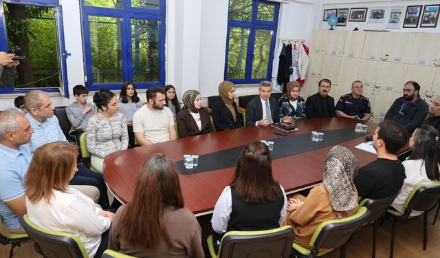 Artvin Valisi Ergün'den okul ziyaretlerinde bulundu