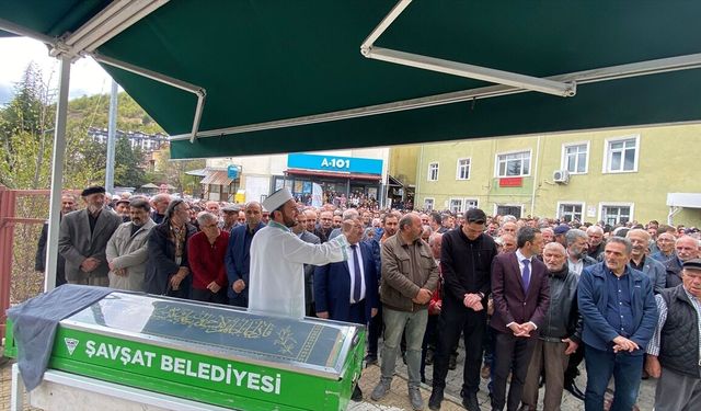 Artvin'de engelli kızının istismar edildiği iddiasıyla şikayete gittiği emniyette rahatsızlanarak ölen kadın defnedildi