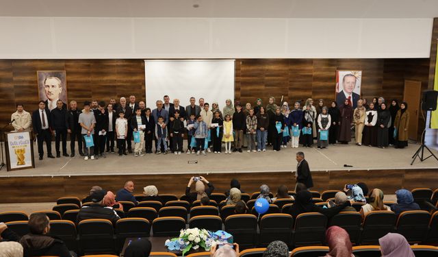 Bayburt'ta 'Ufka Yolculuk Bilgi ve Kültür Yarışması'nda dereceye girenler ödüllerini aldı