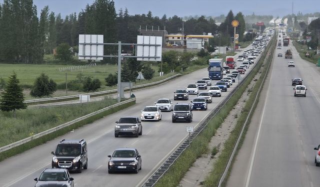Bayram trafiğinin yoğun güzergahı İstanbul-Samsun kara yolunda önlemler artırıldı