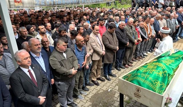 Giresun'da akıntıya kapılarak hayatını kaybeden kişinin cenazesi toprağa verildi