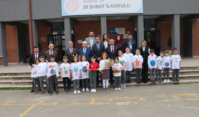 MEB Ölçme, Değerlendirme ve Sınav Hizmetleri Genel Müdürü Kılınç, Trabzon'da öğrenci projelerini inceledi