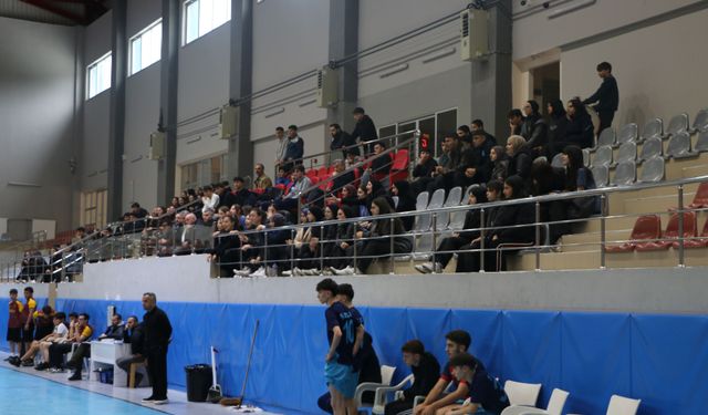 Of'ta düzenlenen liseler arası futsal müsabakaları sona erdi