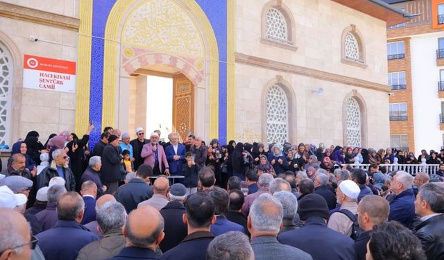 Bayburt'ta hacı adayları dualarla kutsal topraklara uğurlandı