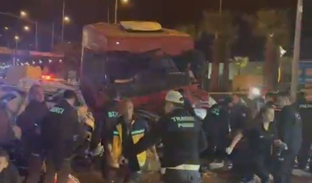 Giresun'da tır iki otomobile çarptı: 5 ölü, 6 yaralı