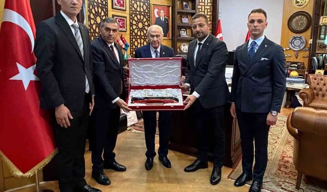 Samsun heyeti, MHP lideri ile buluştu