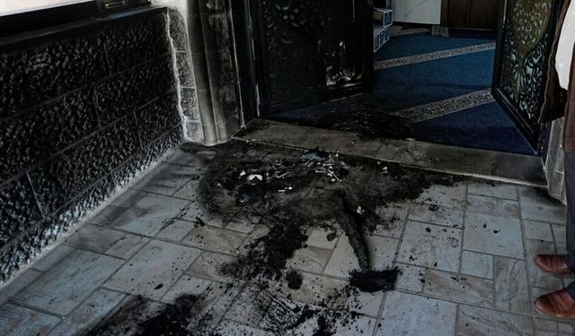 Batı Şeria’da Camiye Kundaklama!