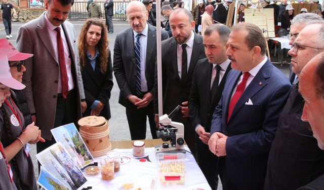 Geleceğin Bilim İnsanları Vakfıkebir’de Yetişiyor TÜBİTAK Fuarında Gençler Gövde Gösterisi Yaptı