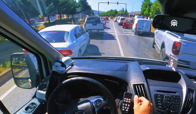 Giresun'da trafikte fermuar sistemiyle ambulanslara yol verilmesi kamerada