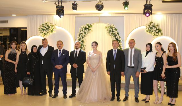 Vakfıkebir Belediye Başkanı Fuat Koçal Sıla Ve Serkan Çiftinin Nişan Törenine Katıldı