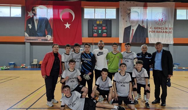 Düzköy Nazım Kayhan Mesleki ve Teknik Anadolu Lisesi Futsalda Trabzon Şampiyonu Oldu