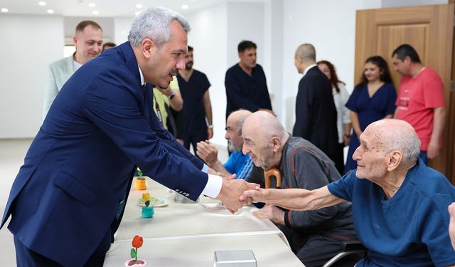 Rize Valisi Baydaş'tan Bayramda Anlamlı Ziyaret: Huzurevinde Duygu Dolu Anlar