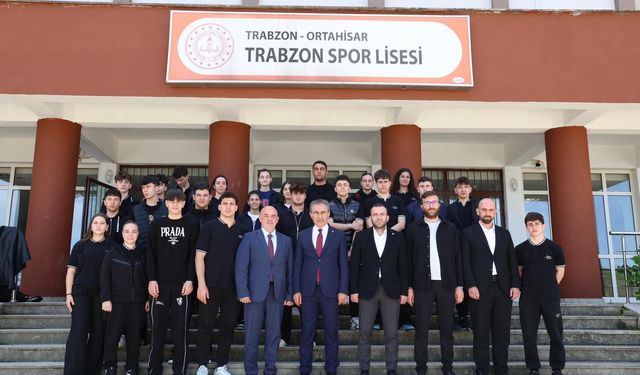 Trabzon Spor Lisesi’nde Dikkat Çeken Buluşma! Gençlere Gelecek Mesajı