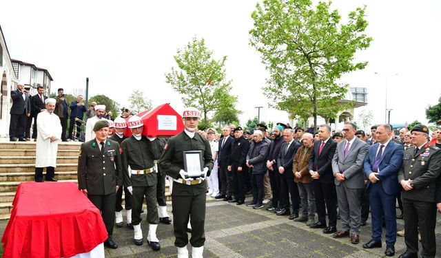 Trabzon Sürmene’de Kıbrıs Gazisi Nevzat Cihan Dualarla Son Yolculuğuna Uğurlandı