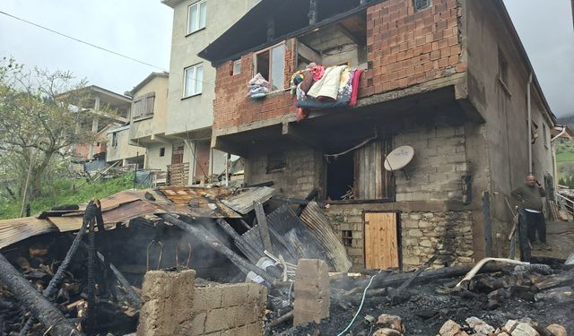 Rize’de Alevler Kısa Sürede Büyüdü, Bitişikteki Eve Sıçradı