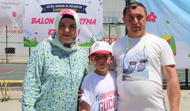 Rize’de Lösemiyi Yenen Egemen Berk İçin Gökyüzüne Balonlar Bırakıldı