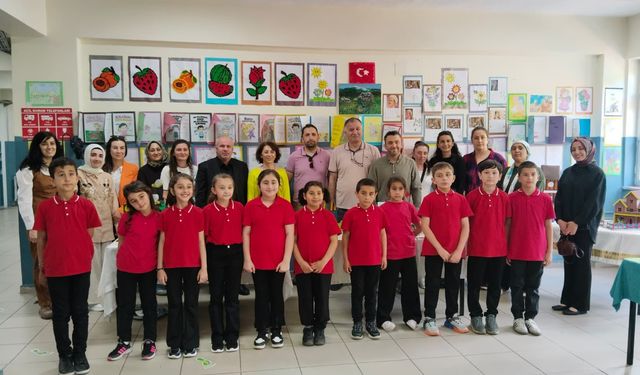 Artvin'de ilkokul öğrencilerinin yıl sonu sergisi açıldı