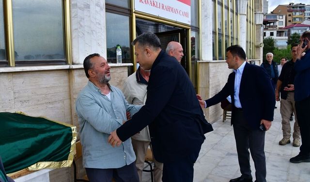 Artvin'de serinlemek için girdiği gölette hayatını kaybeden müezzin toprağa verildi