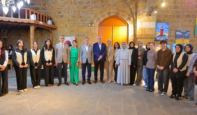 Bayburt'ta lise öğrencileri resim sergisi açtı