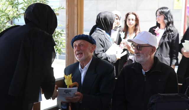 Rize'de üniversite öğrencileri yaşlıların hayat hikayelerini kitaplaştırdı